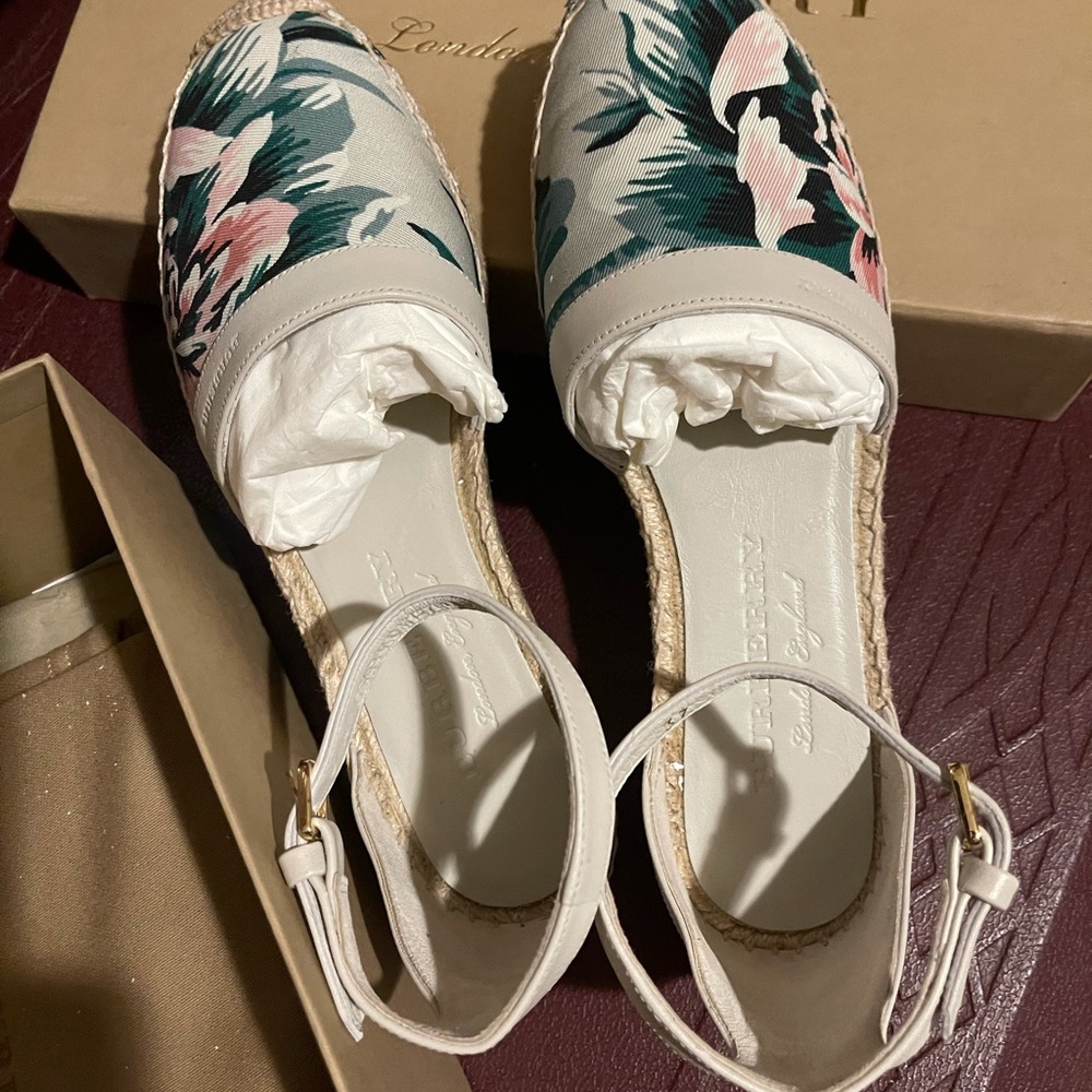 NWT Burberry Shoes size 37